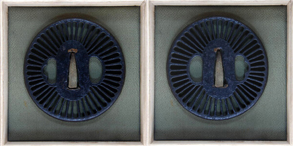 無銘 鉄地 菊花透鍔