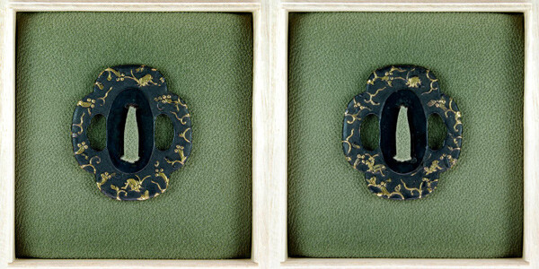 鍔 美濃短刀鍔 秋花に虫の図 無銘