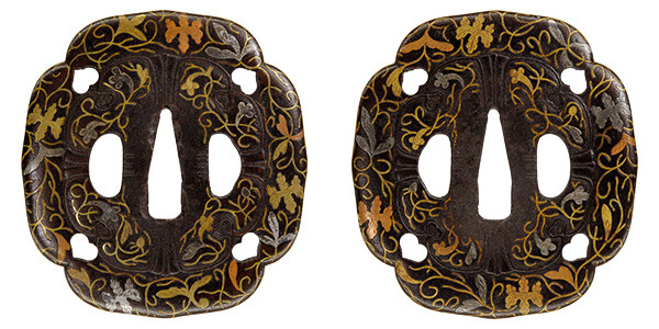 鍔 無銘 伝 鷲田光中 桐紋唐草図鍔 保存刀装具鑑定書