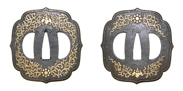 鍔 唐草に桐九曜紋象嵌鍔