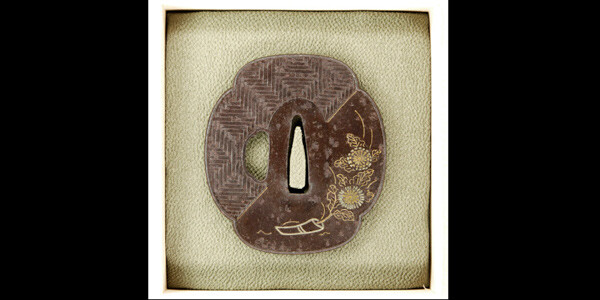 鍔 無銘 あじろ肉合彫菊花金象嵌鍔