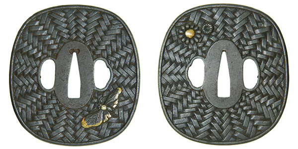 鍔 あじろに蝶菊花図