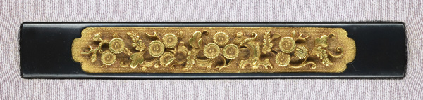 小柄 無銘 古美濃 松に藤波図小柄 第十八回重要小道具の販売