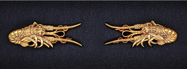 目貫 割短冊銘 横谷・貞義(花押) 伊勢海老図目貫 特別保存刀装具鑑定書