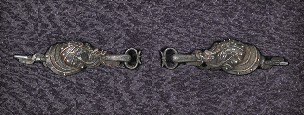 目貫 無銘 水戸 兜に鞭図目貫 保存刀装具鑑定書